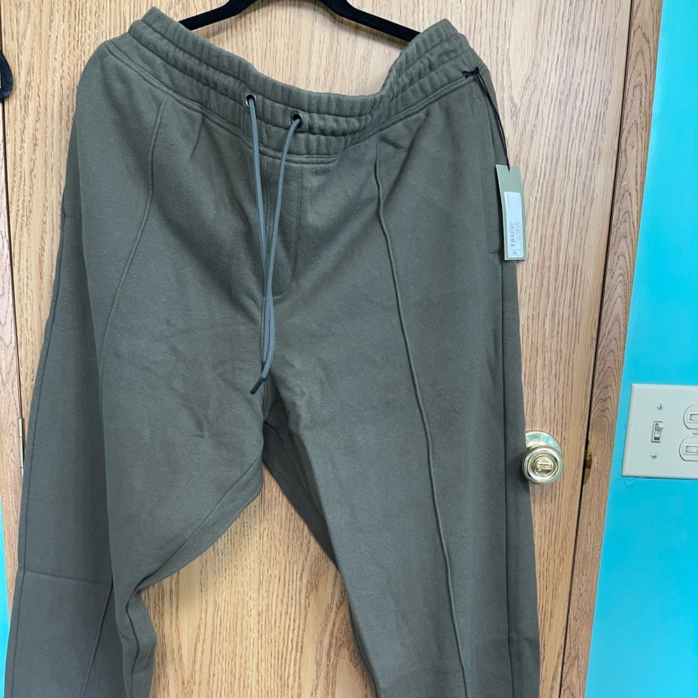 Mens Goodfellow and Co size 2X Joggers Sweatpants with pockets NWT